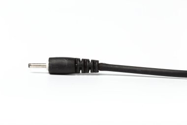 Elektrik güç adaptörü beyaz arkaplanda izole edildi