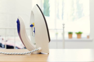 Demir, küçük elektrikli ev aletleri