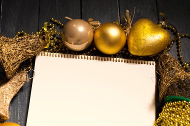 Tebrik kartı Noel süslemeleri ile alay etmek yukarıya