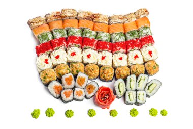 Sushi seti beyaz arkaplanda izole edildi
