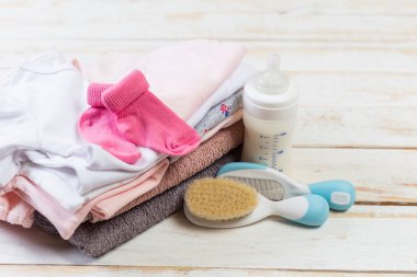 moda trendy kıyafetler ve kids sayfalar kümesi küçük kız bebek için