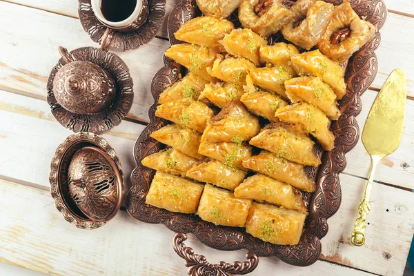 Традиційні Східні Десерти Дерев Яному Фоні — стокове фото