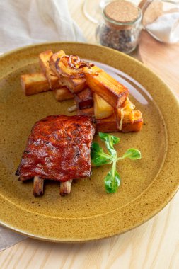 Barbekü kaburga görünümünü kapat