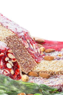 Lezzetli Türk lokumu beyazda izole