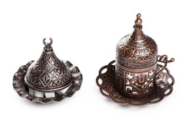 Türk kahvesi beyaz arka plan üzerinde izole