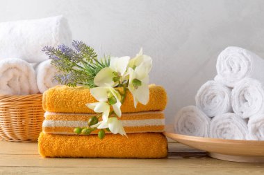 çiçek ile rulo havlu