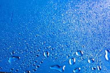 Desen su damla, portre renkli backogrund üzerinde