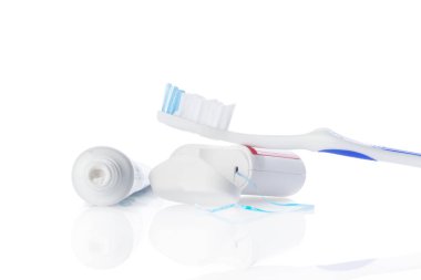 Diş araçları ve diş fırçası, yakından görmek