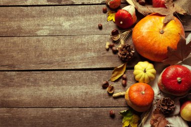 Sonbahar ahşap arka plan kopya alanı ile