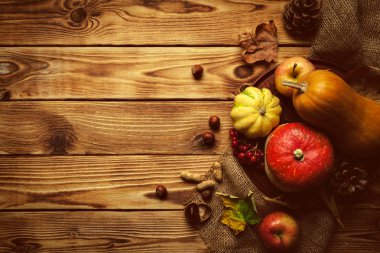 Sonbahar ahşap arka plan kopya alanı ile