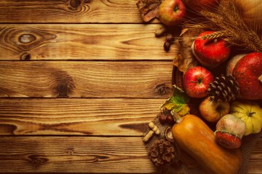 Sonbahar ahşap arka plan kopya alanı ile