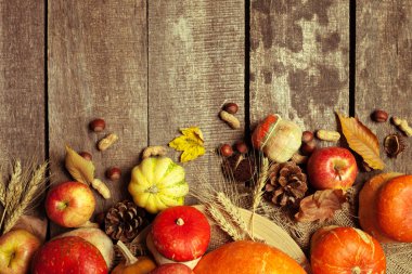 Sonbahar ahşap arka plan kopya alanı ile