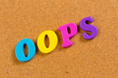 renkli oyuncak alfabesi harfleri