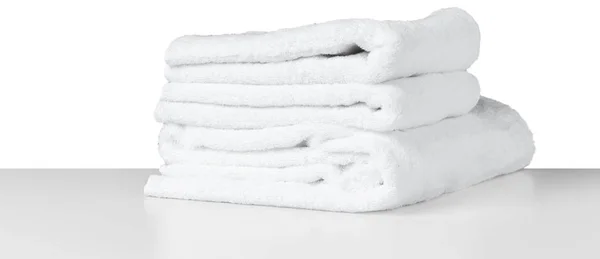 Weiße Wellness Handtücher Auf Dem Tisch — Stockfoto