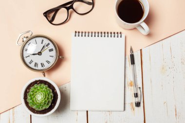 Ofis resepsiyon masası kahve ve kopya alanı ile