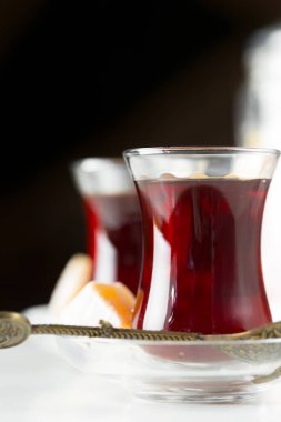 Geleneksel Türk çayı kapa