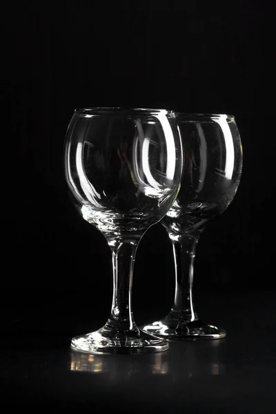 クローズ アップ ビューでワイングラスのシルエット — ストック写真
