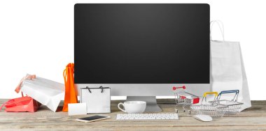 E-ticaret kavramı. Bilgisayar aksesuarları alışveriş ile tablo monitör ekranında