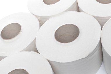 beyaz arkaplanda tuvalet kağıdı
