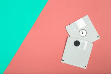 Bilgisayar disketleri arka plan üzerinde Kapat