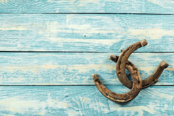 Old Rusty Horseshoes Wooden Board — Stock Photo, Image