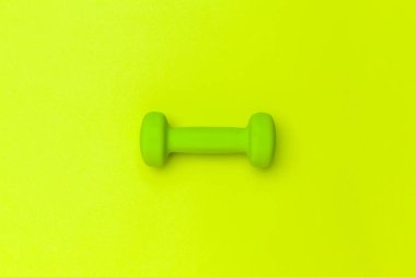 Spor, fitness ve sağlıklı yaşam konsepti görüntü parlak renkli arka plan üzerinde