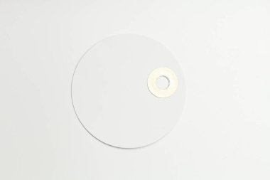 etiket üzerinde beyaz izole