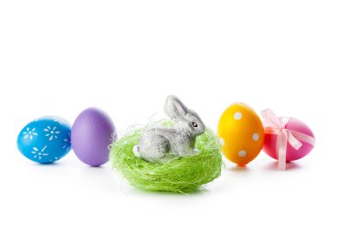 Paskalya yumurtaları beyazlar üzerinde izole