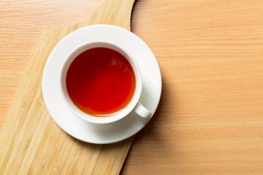 masanın üzerinde sabah çay kapatır görünümü