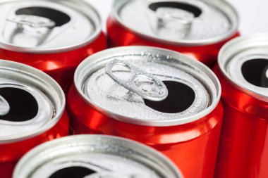 Arka plan olarak boş geri dönüşüm kutuları