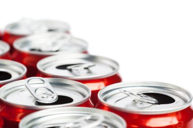 Beyaz arka plan üzerinde izole boş geri dönüşüm kutuları