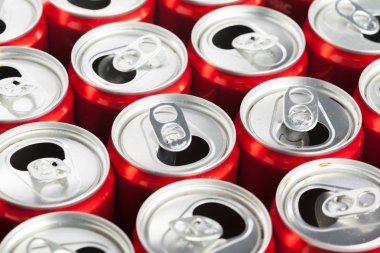 Arka plan olarak boş geri dönüşüm kutuları