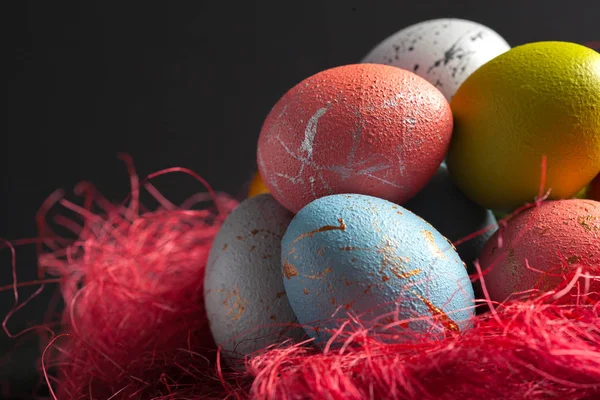 Mutlu Paskalyalar Ahşap Arka Plan Üzerinde Paskalya Yumurtaları — Stok fotoğraf