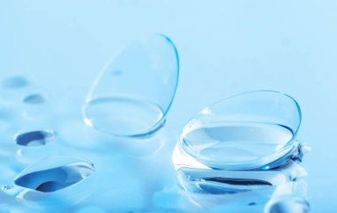 Kontakt lensler ile su damlaları