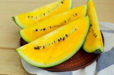 Sarı karpuz, dilim görünümü kapatın