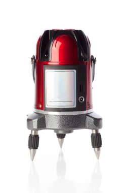 Işıklı beyaz zemin üzerine izole lazer düzey yakın çekim 