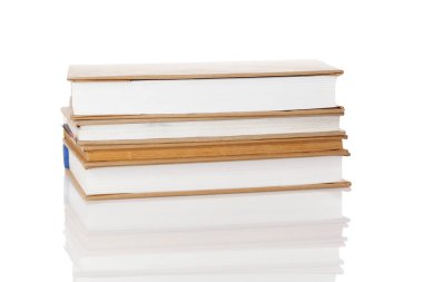 Beyaz üzerine izole kitaplar