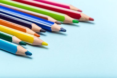 çok renkli kalemler yakından görmek