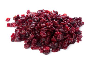 Kuru üzümler beyaz arkaplanda izole