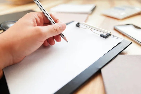 Manos Mujer Negocios Firmando Documento Contrato — Foto de Stock