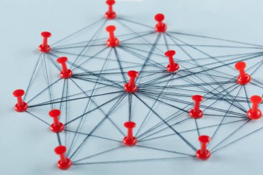 Renkli iğne ile ağ