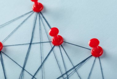 Renkli iğne ile ağ