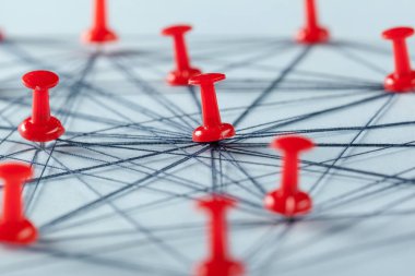 Renkli iğne ile ağ