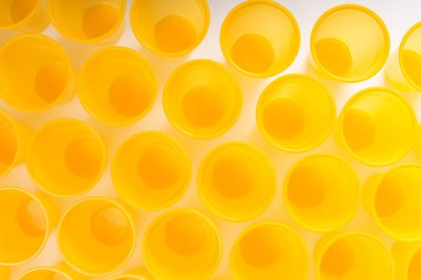 Tek kullanımlık plastik gözlük, üstten görünüm