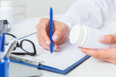 Kadın tıp doktor hap kavanoz-Tamam