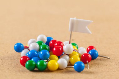 Grup raptiye cork board tutturulmuş 