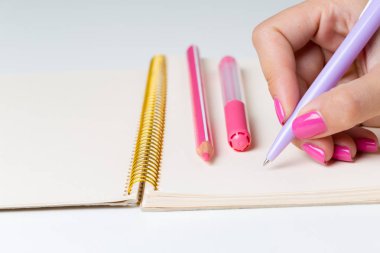 Yazılı defter çalışan kadınlar eller iş 