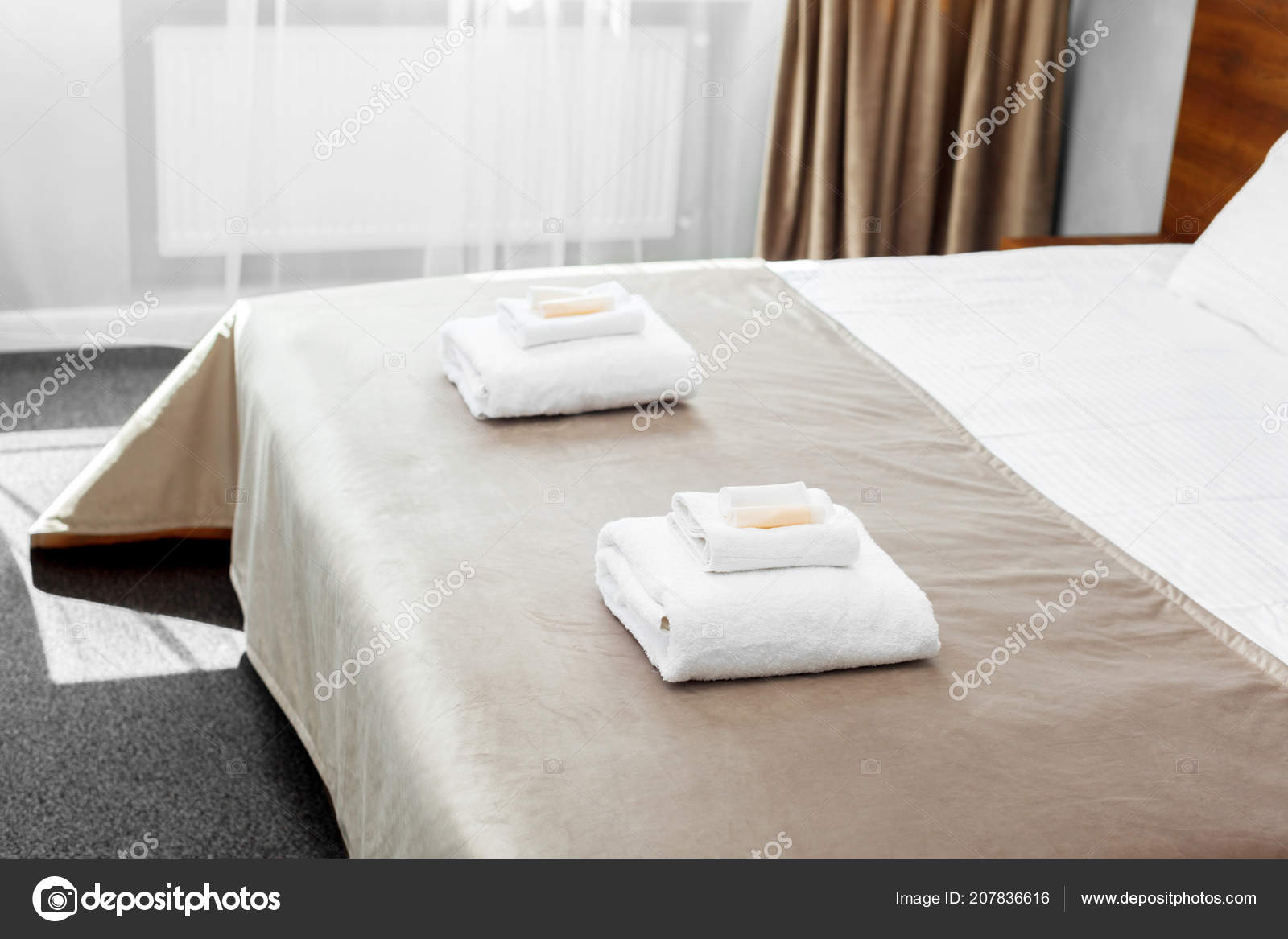 White Towels Bed Guest Room Hotel Customer Stock Photo Fotofabrika 207836616