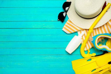 Plaj düz yatıyordu aksesuarları. Üstten görünüm