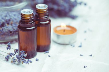 Lavanta vücut bakım ürünleri. Aromaterapi, spa ve doğal sağlık konsepti